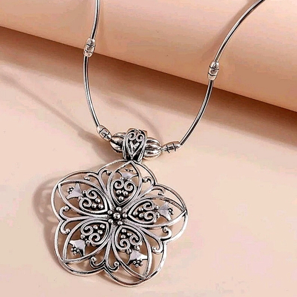 Flower Tibetan Necklace